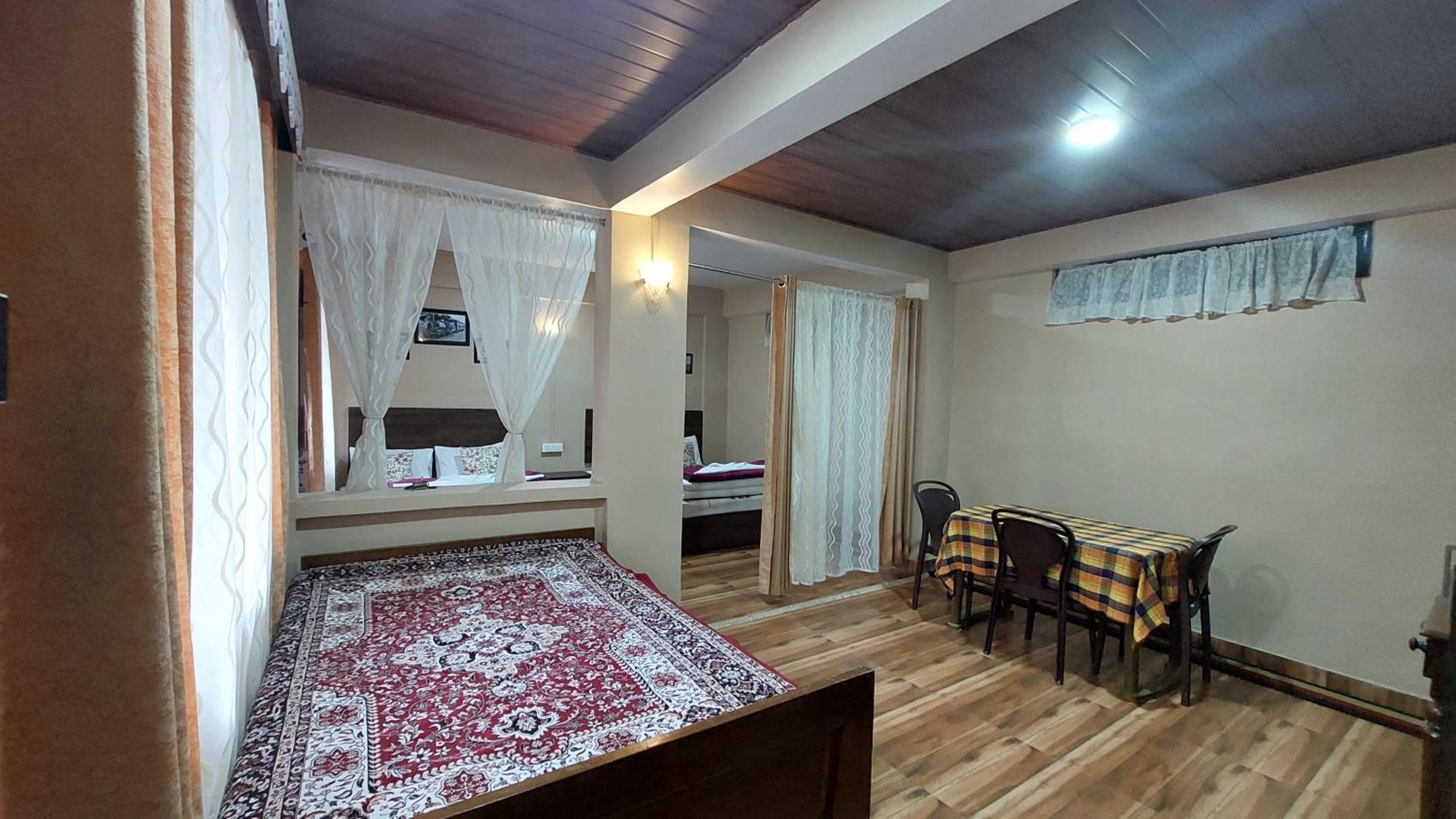 Indivar Homestay Дарджилинг Экстерьер фото